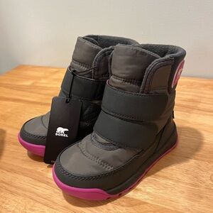 Brand new Sorel toddler snow boots! Size 8 toddler.